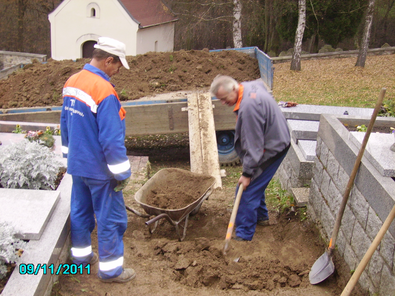 Stavební úpravy na hřbitovech NH.JPG